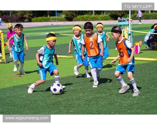 绿茵场上的闪耀瞬间足球明星背后的故事与梦想